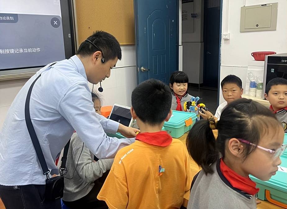 走进临平第三小学人工智能课堂_编程_课程_知识