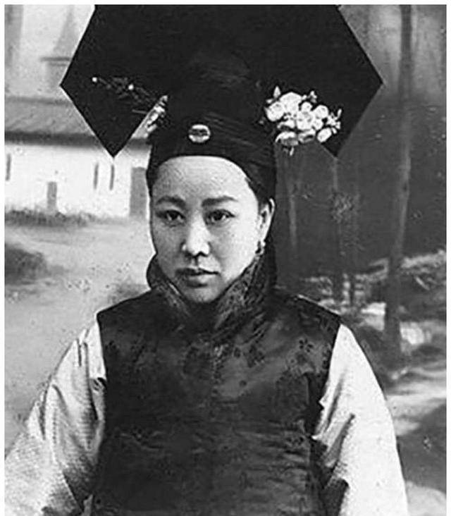 原创溥仪童年时期有一个爱好九岁的时候还在喝奶宫女看了也得回避