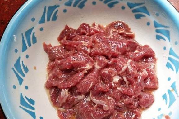 原创
            家制粤菜炒牛肉的细节，从腌制到快炒
                
                 