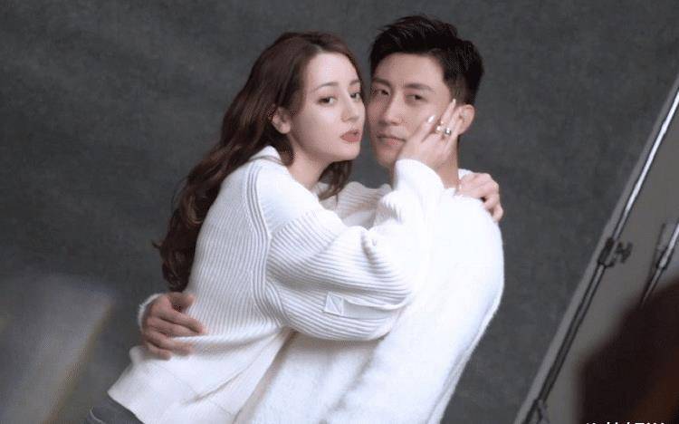而且有很多热门女星也都被传出过各种恋情,像迪丽热巴也是其中之一