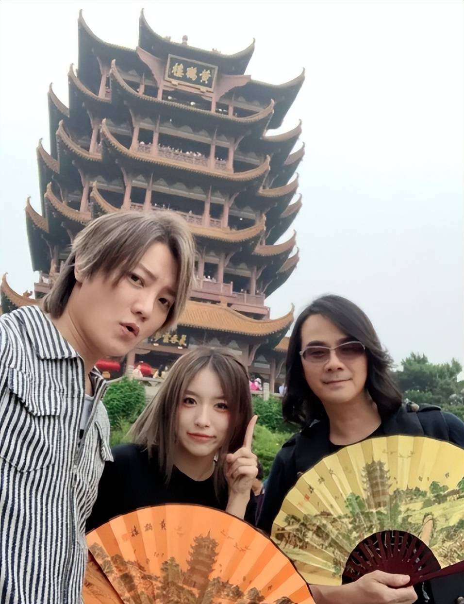 在《天赐的声音》中,韩睿的唱功被专业人士质疑.