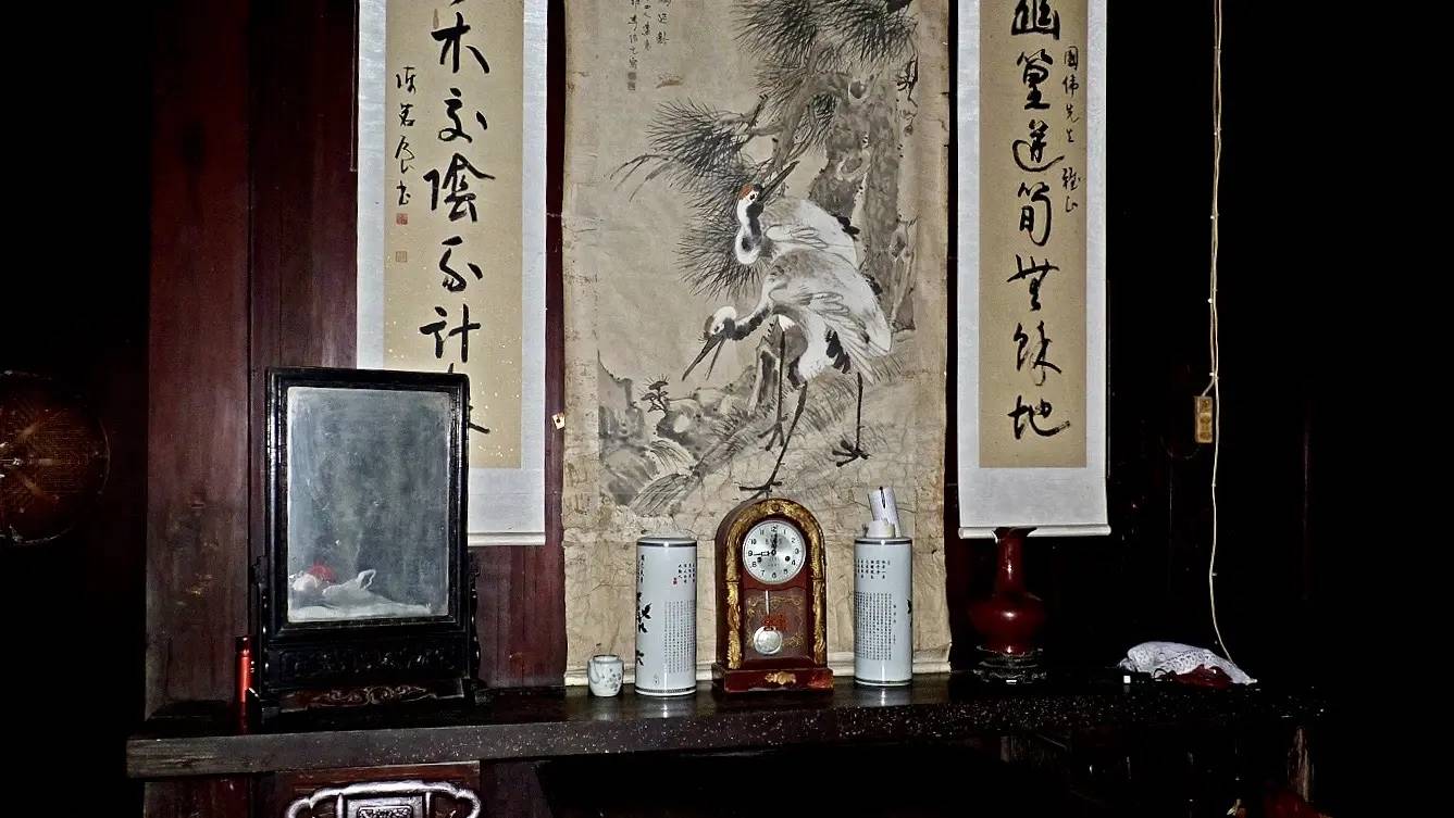 家宅摆设花瓶和镜子,为何讲究"东瓶西镜"?有啥寓意?