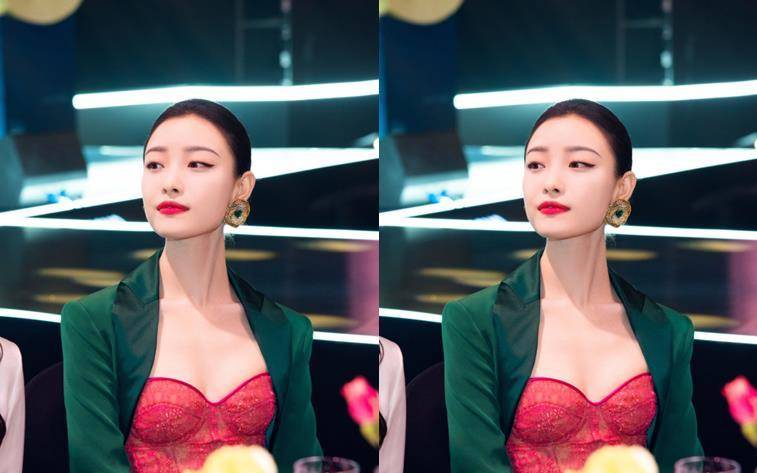 原创倪妮亮相时尚盛典一颦一笑撩人心扉红配绿礼服穿出满满高级感