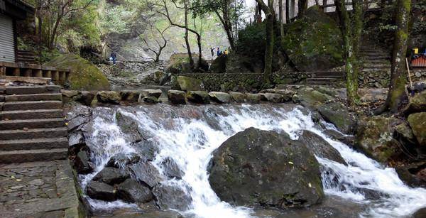 浙江一景区走红，集山林苍翠之优、飞瀑壮观之美，是休闲的好去处