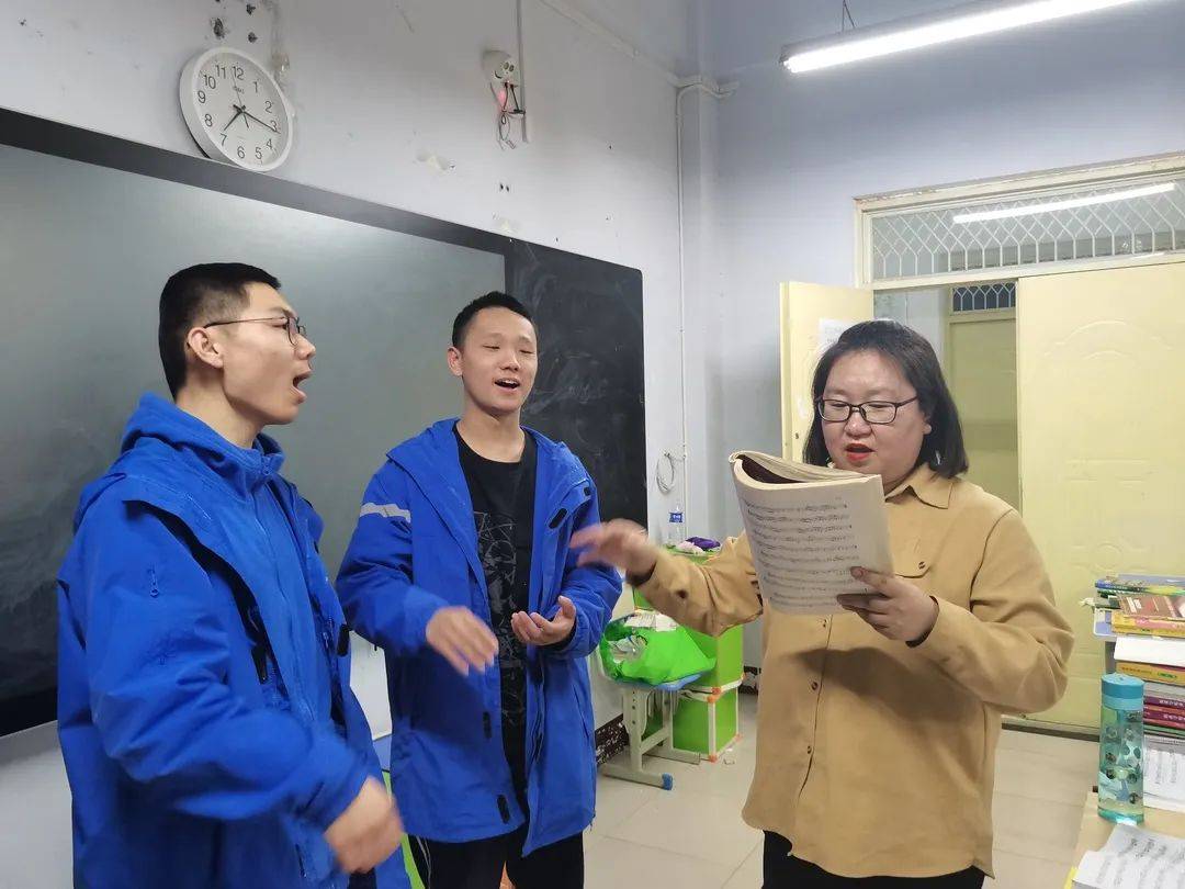 郑州二十中第五届我心中的最美教师评选结果及网络人气投票开始啦