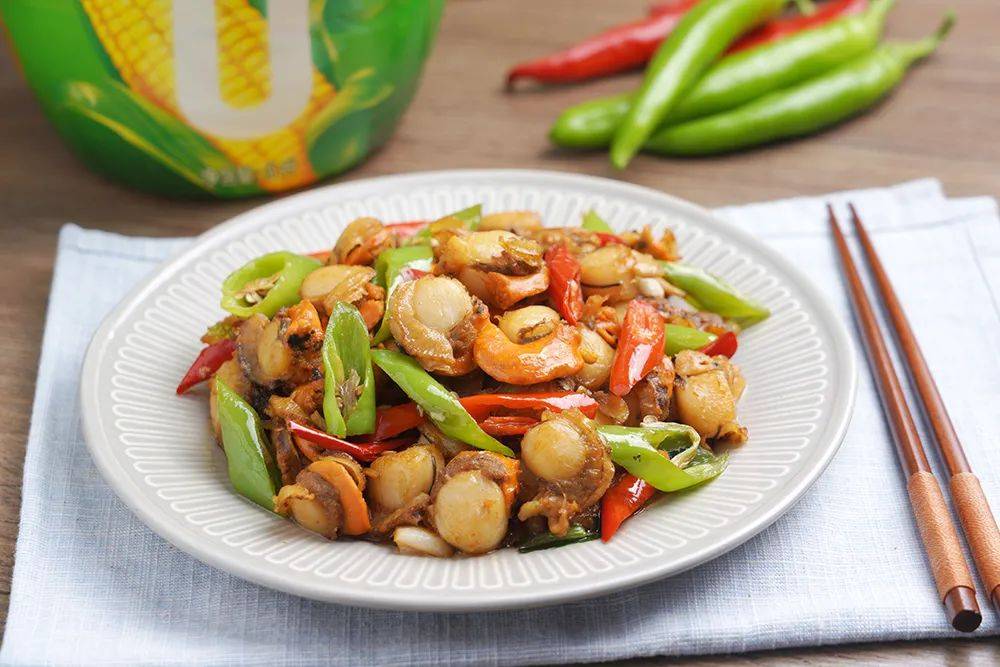 家常菜,而且做法特别的简单,只需要加入青辣椒,洋葱等你喜欢的蔬菜一