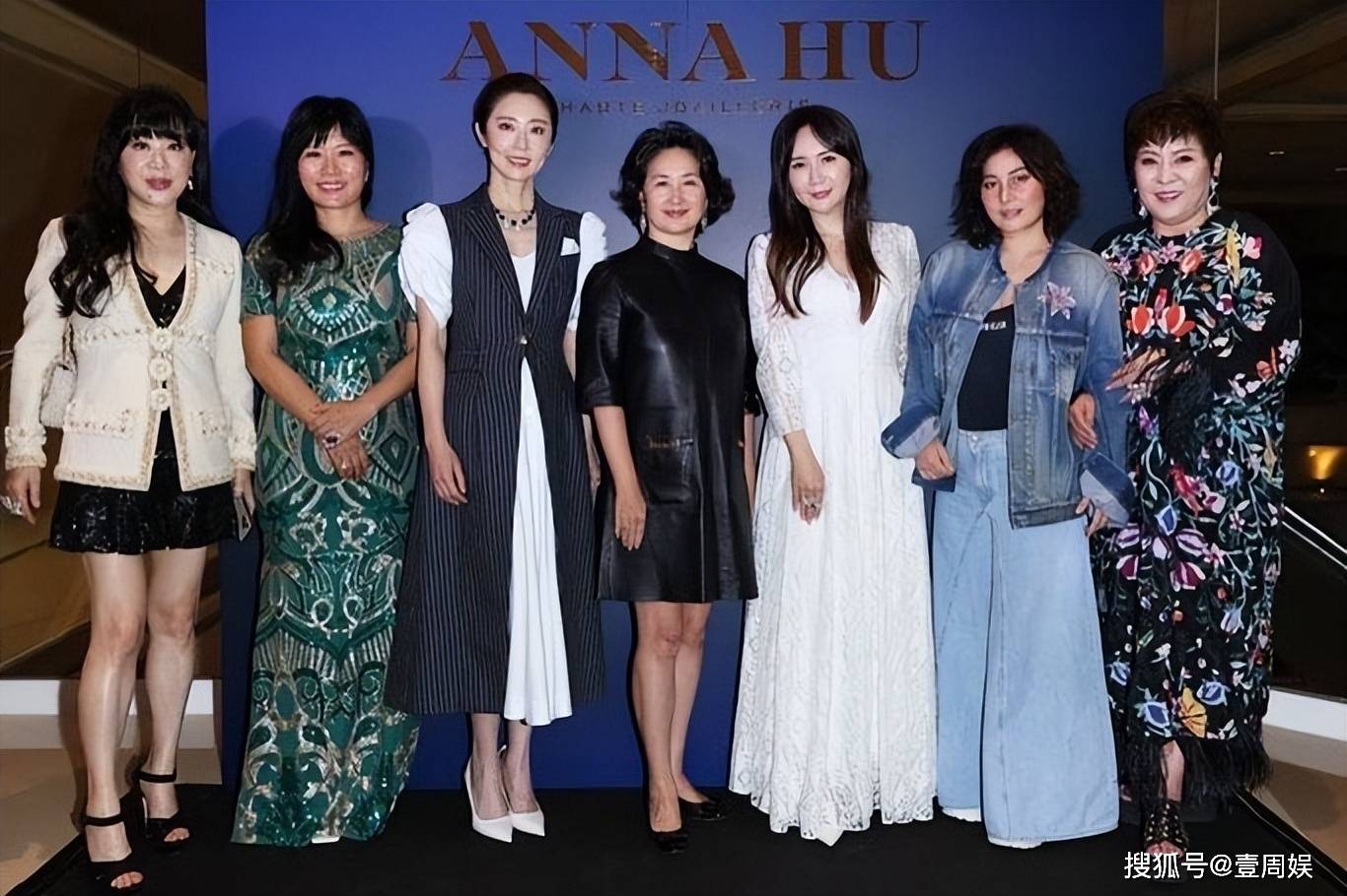 气质是装不出来的,何超仪跟向太站一边_何鸿燊_儿媳妇_黑色