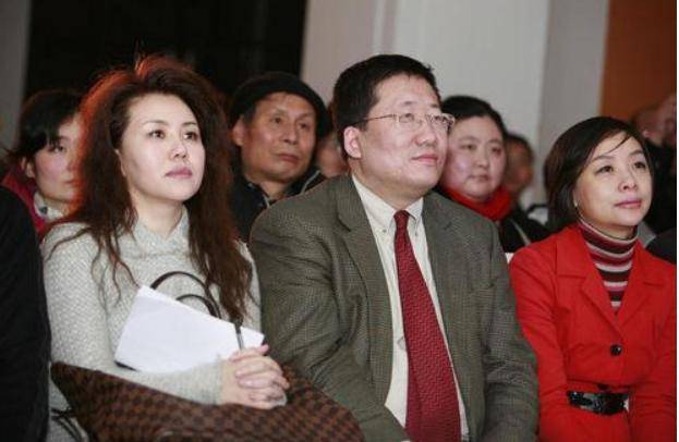 2009年,北京一主持人退出电视,前往台后客死他乡,她是谁_方静_间谍