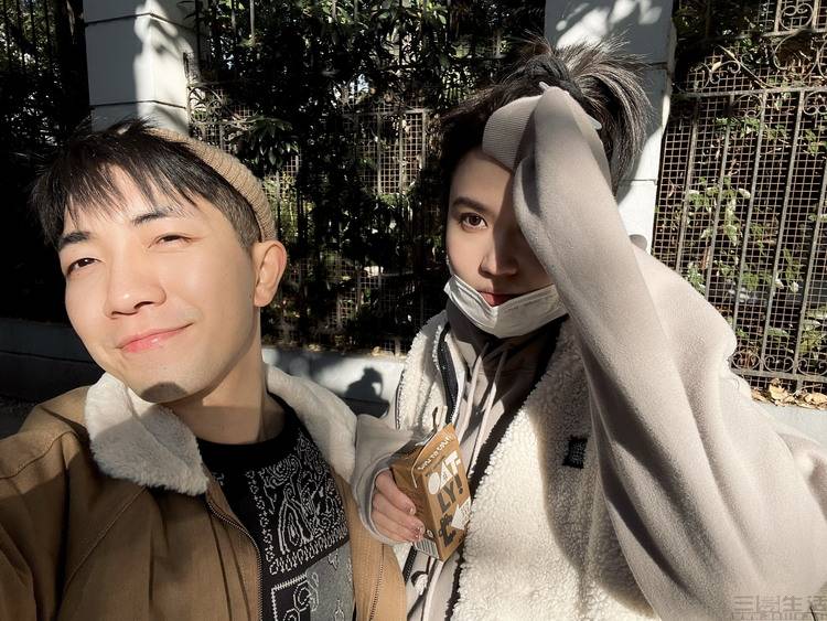 又比如说,@杰里德jared 提到,他在拍摄女友@王怡苏vlog 时,通常会采用