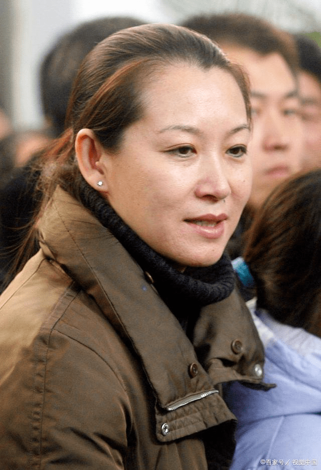 如今苦尽甘来的葛淑珍,早已成为赵本山高攀不起的人_马丽娟_女人_儿子