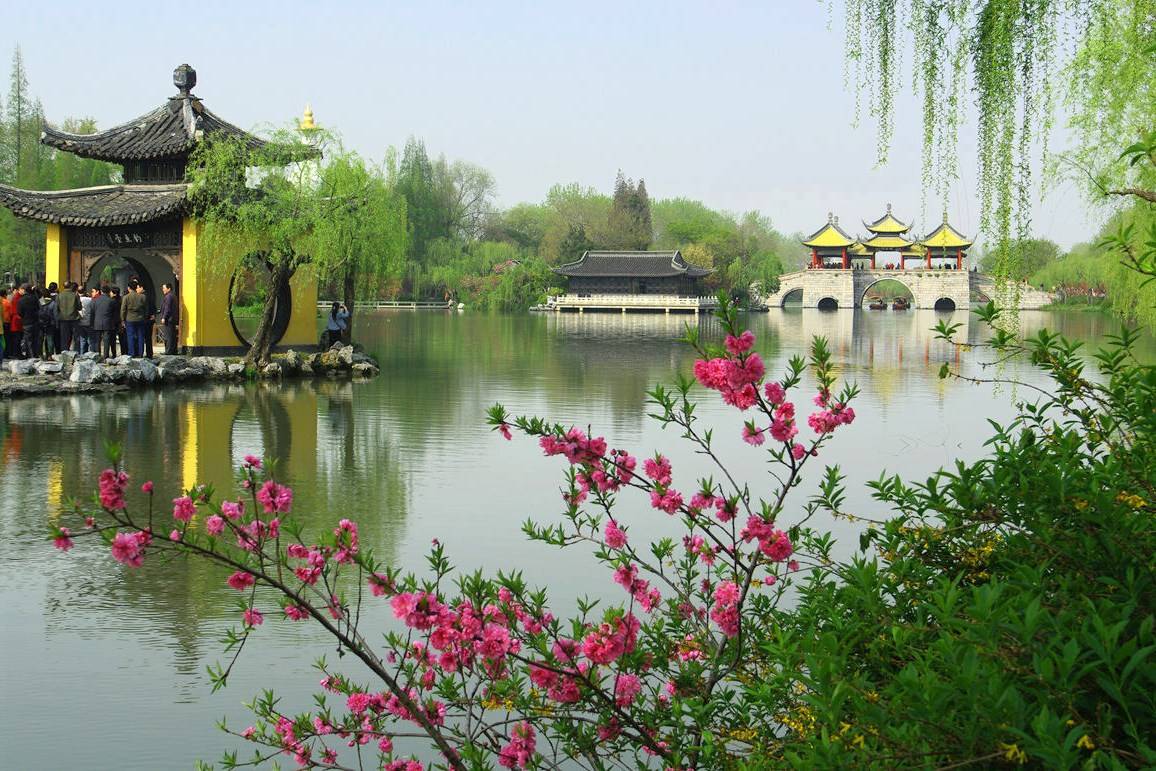 江苏宜居的两个城市，一个被称“月亮城”，一个被称“花都”
