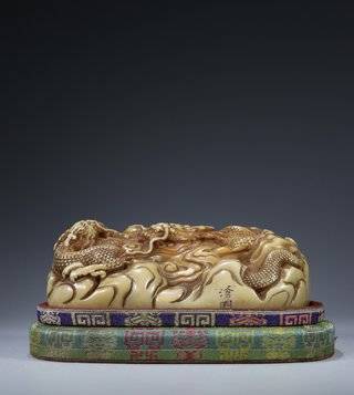 清代寿山石雕双龙戏珠龙纹印章