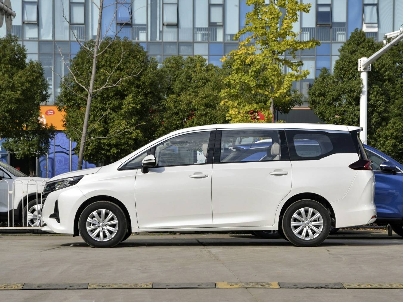 10万级家用mpv,绕不开这三款,大空间自动挡,第二排独立座椅_搜狐汽车