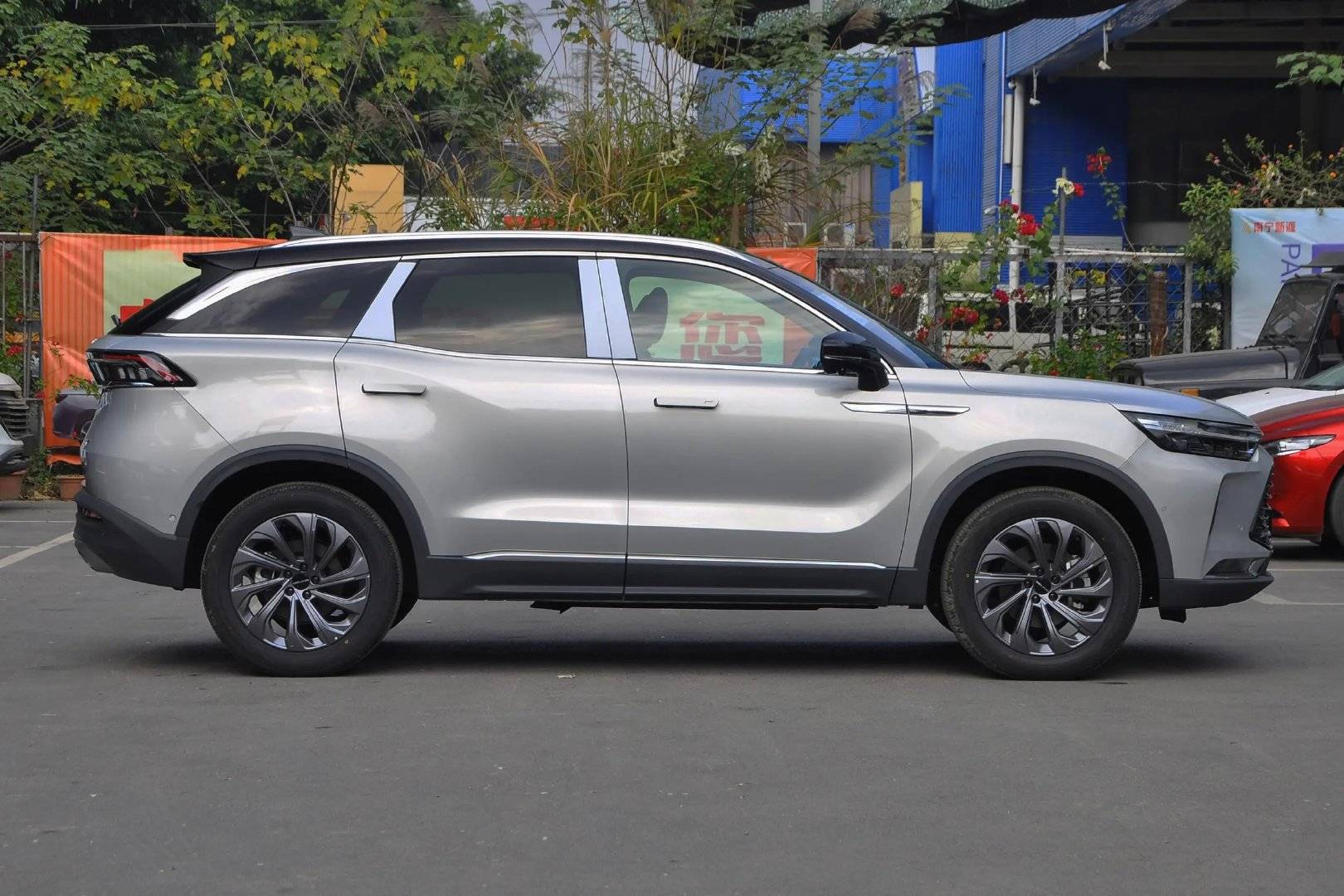 轴距两米八顶配不到15万首任车主还终身质保及保养北汽x7行吗