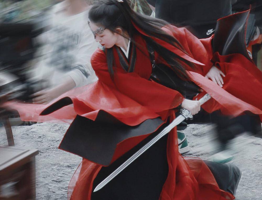 原创继岳绮罗后陈瑶又出演美强惨女将军一袭红衣直接封神