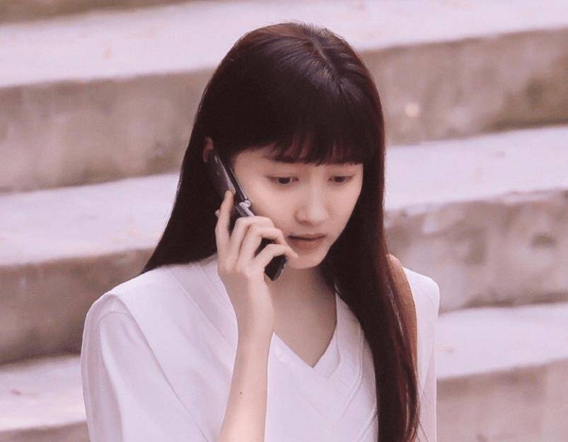 原创关晓彤曾少年路透曝光造型被吐槽太壮底下却全是粉丝控评