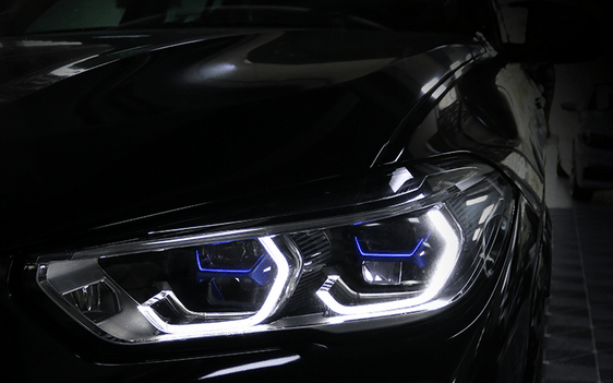 武汉宝马x5升降原厂激光大灯的照明范围可达600米