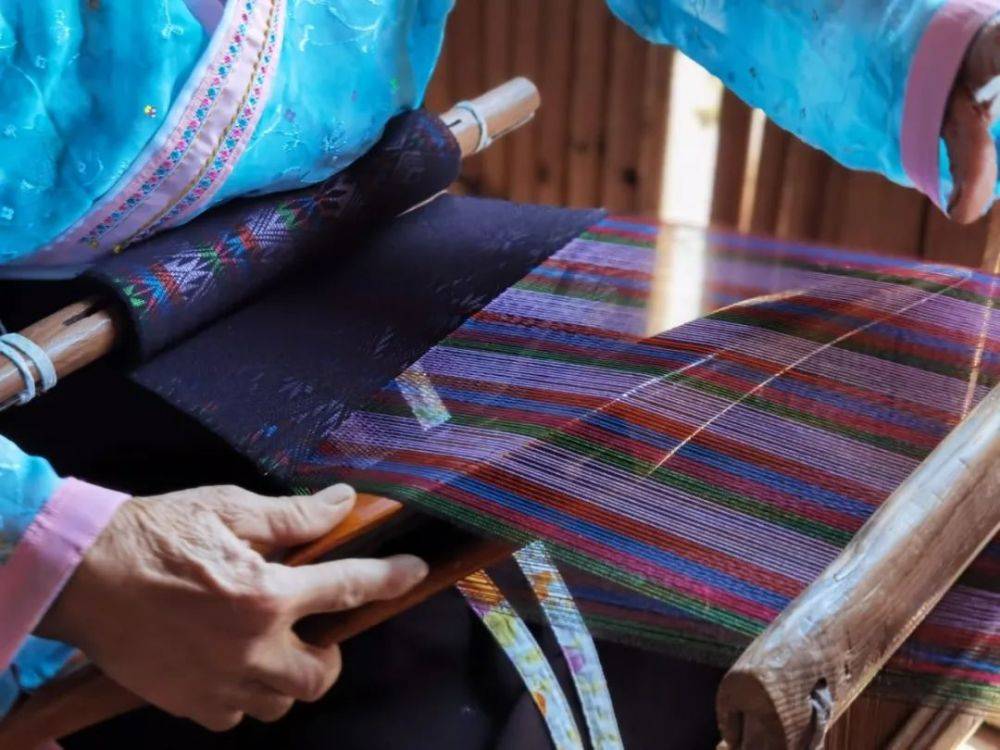 国心文化乡村专题民间手工艺品傣族刺绣