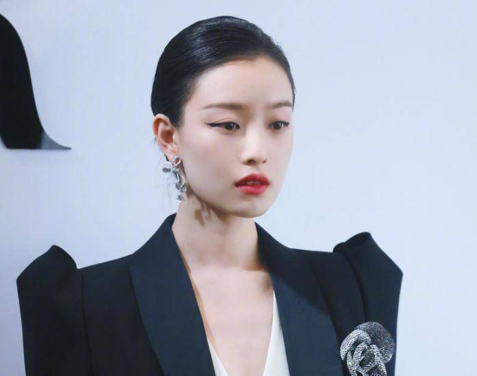 原创女星集体穿西装走红毯躲过倪妮刘诗诗却还是被金晨唐嫣美到了