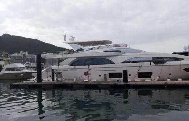 红极一时的港姐李嘉欣豪华游艇曝光,每月要花十几万保养