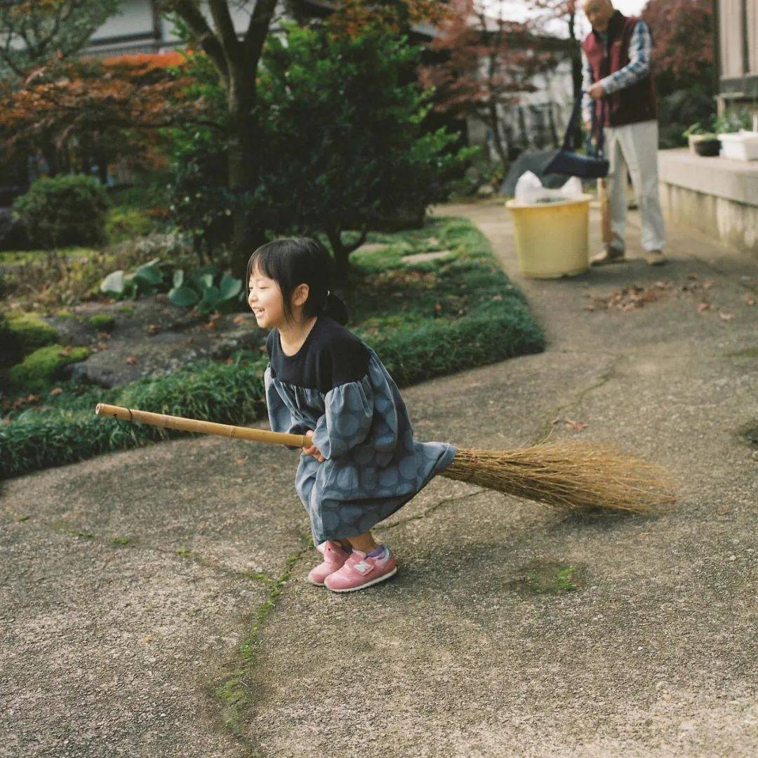 照片曝光卻看哭10w網友:你走後我再也沒有家_奶奶_曾孫女_夏目