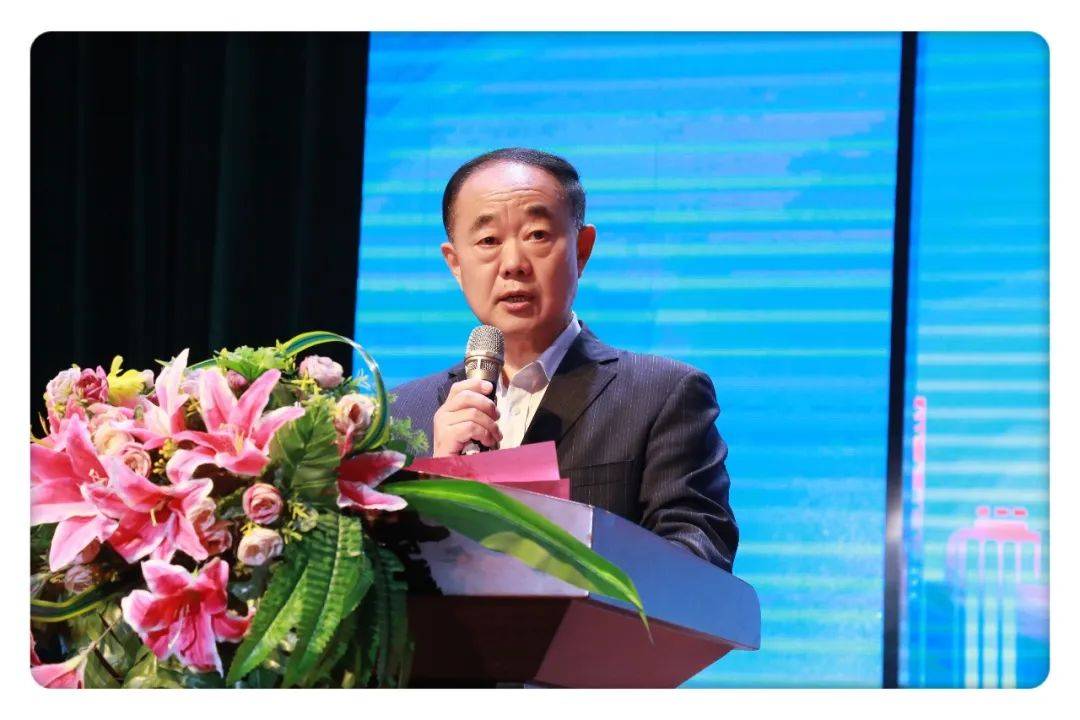 这是戴翰林校长在青春仪式致辞中的一段话.