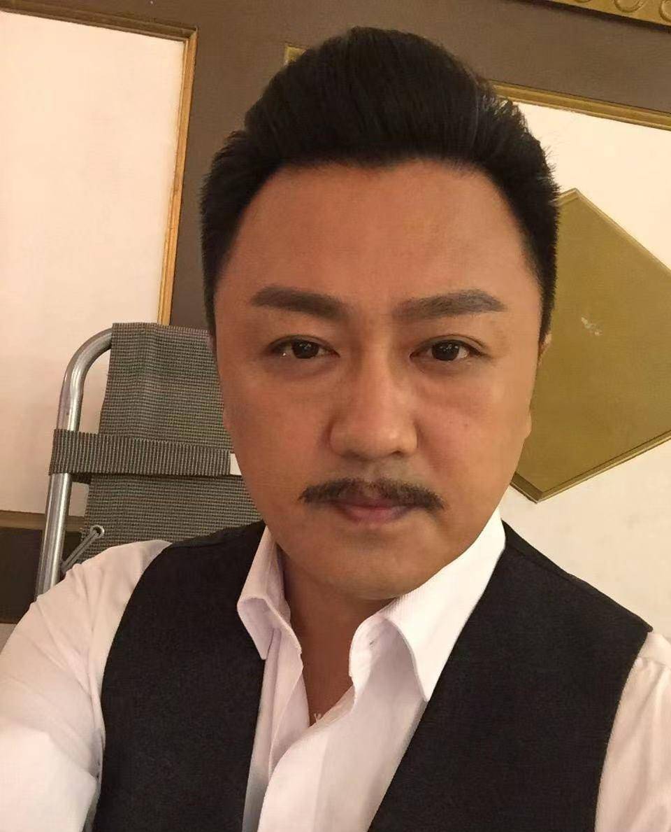 原创还珠格格中饰演小邓子走红四十多岁还在叛逆者跑龙套
