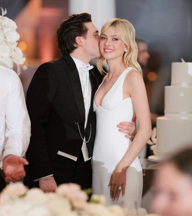 把大4岁爱妻宠成女王,富家女背影很亮眼_妮可拉·佩尔茨_布鲁克林_大