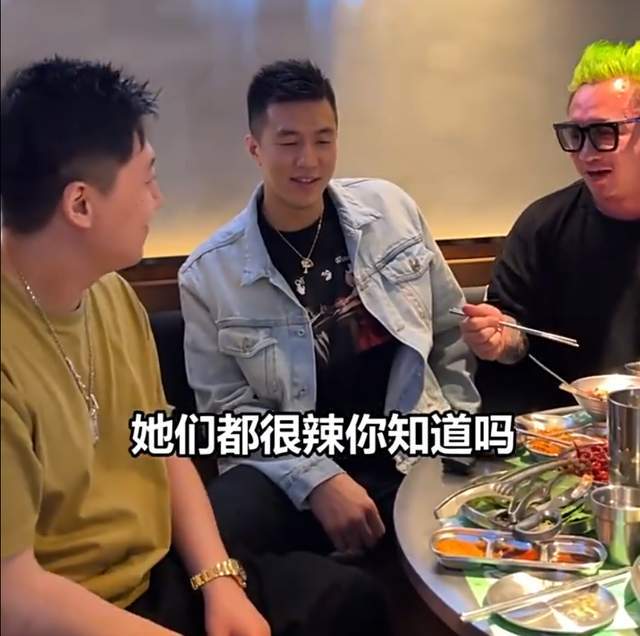 郭艾伦请网红吃烤肉,对方调侃他不像1米9像1米7