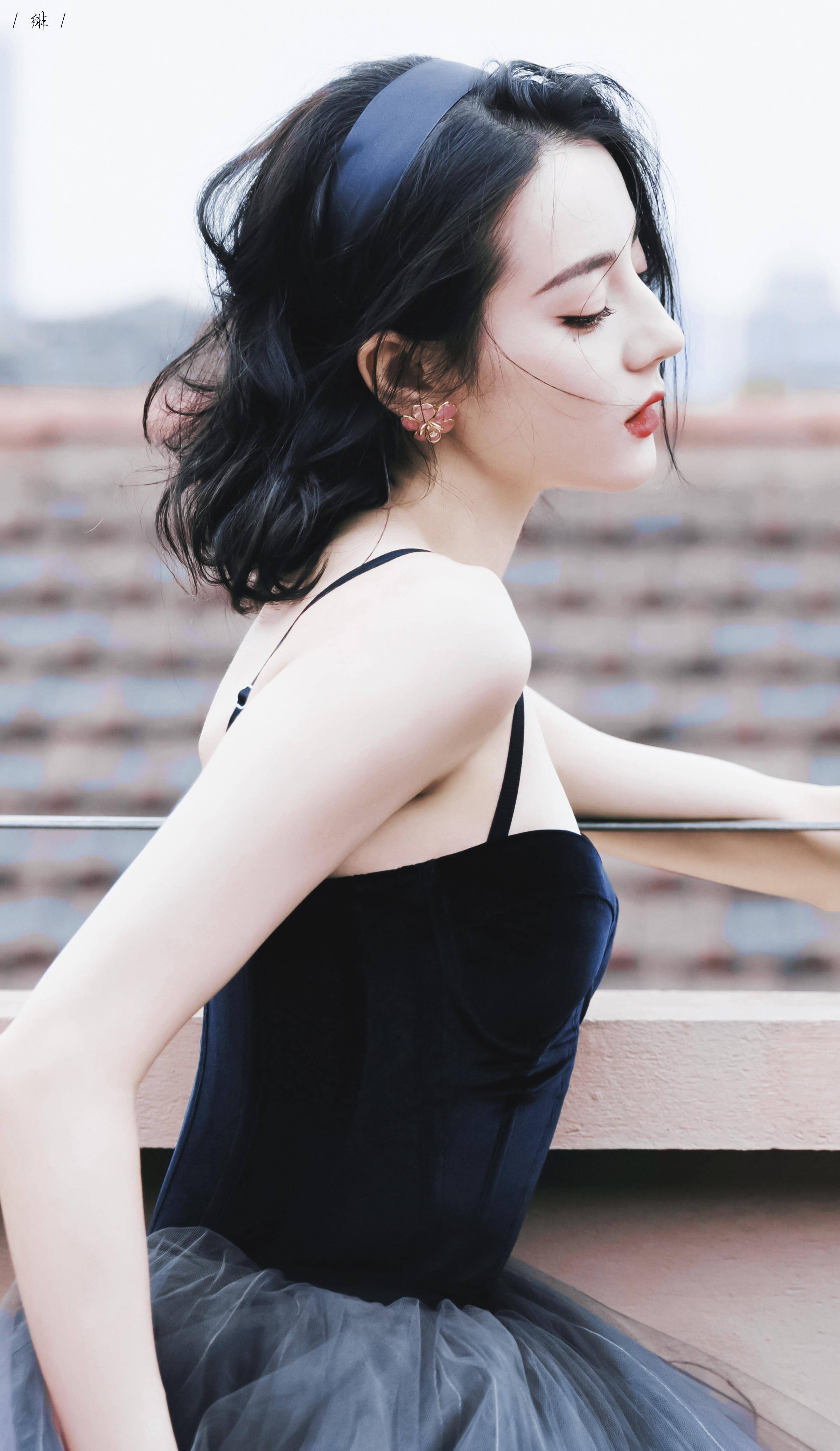 原创最近很绝的明星造型范丞丞条纹西装迪丽短发杨幂最美民国白大褂