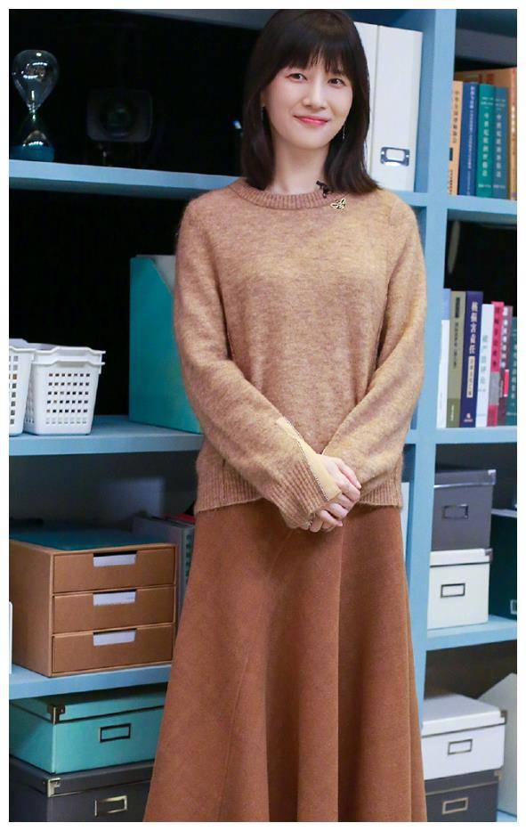 papi酱生子后晒照,纯素颜露面显真容,小萌娃圆乎模样好可爱_papi_样子