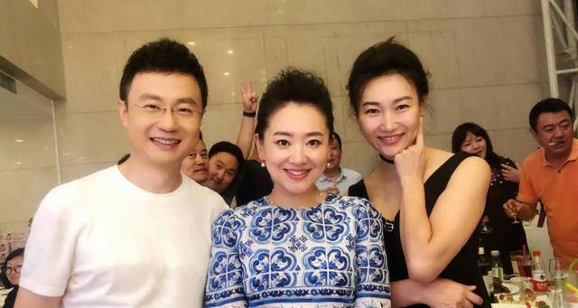 央视主持人李梓萌被嘲"贷款上班",45岁依然单身_观众_生活_个人