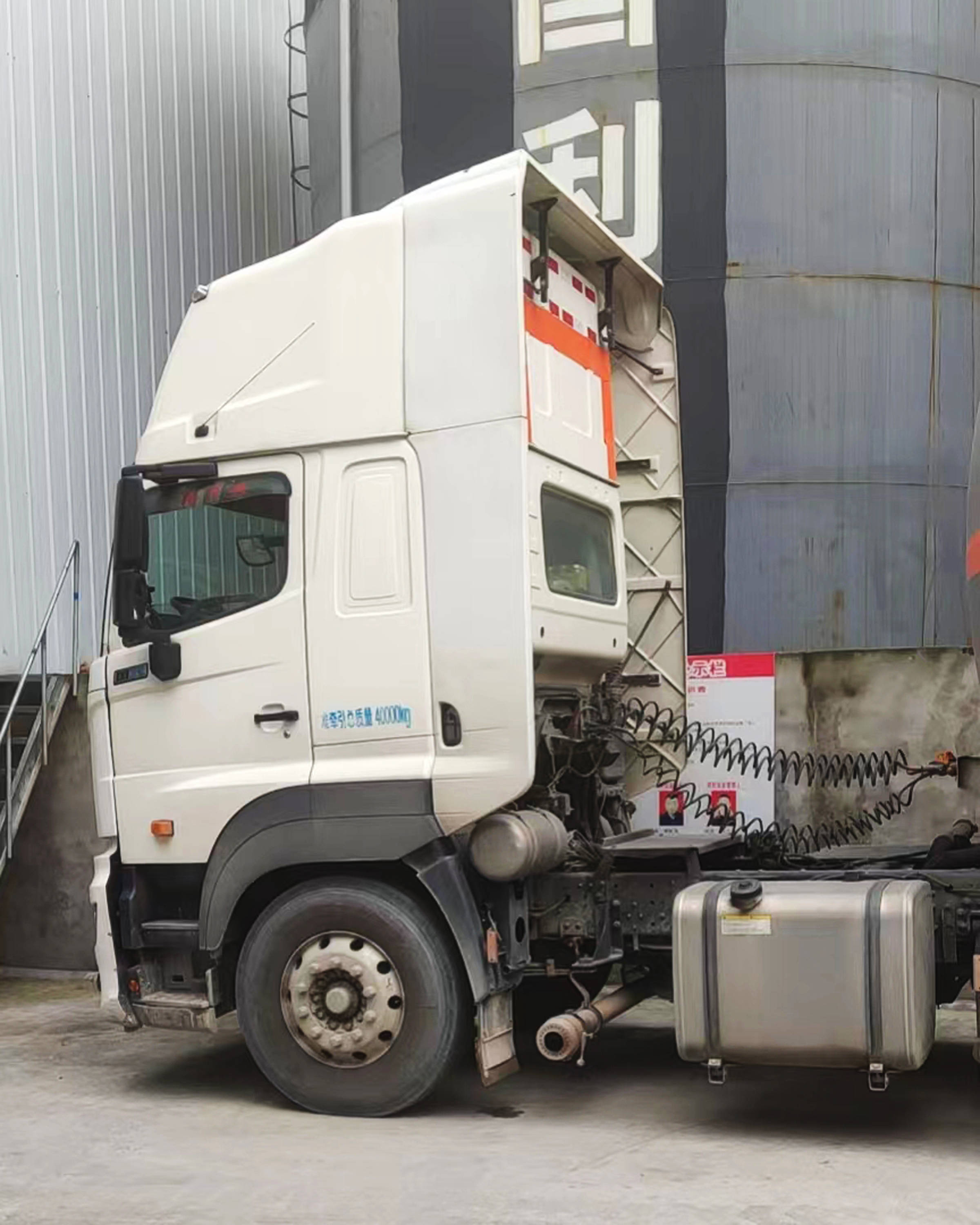 西南拉危化品 广汽日野700智臻 "hold得住"_搜狐汽车_搜狐网