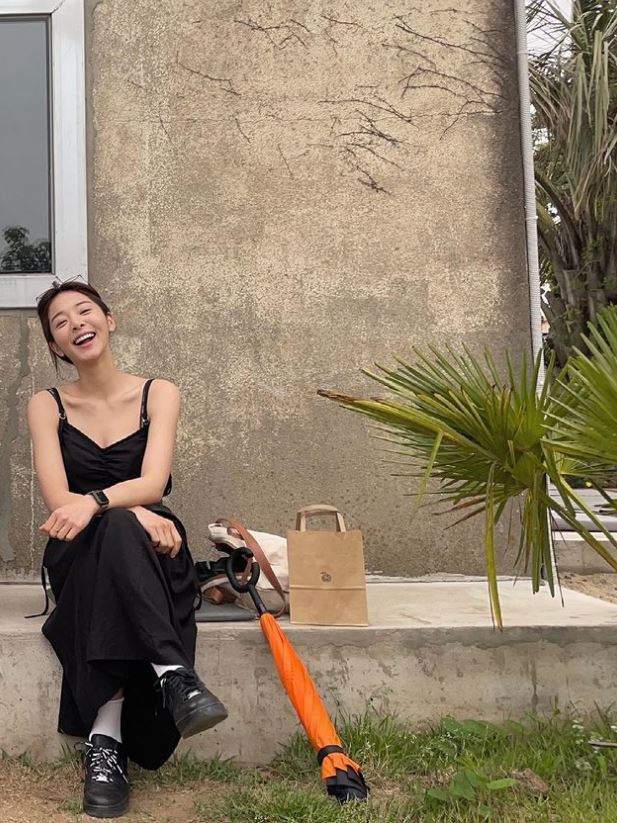 薛仁雅的防晒秘诀是,除了挑选不会泛白且拥有高防晒