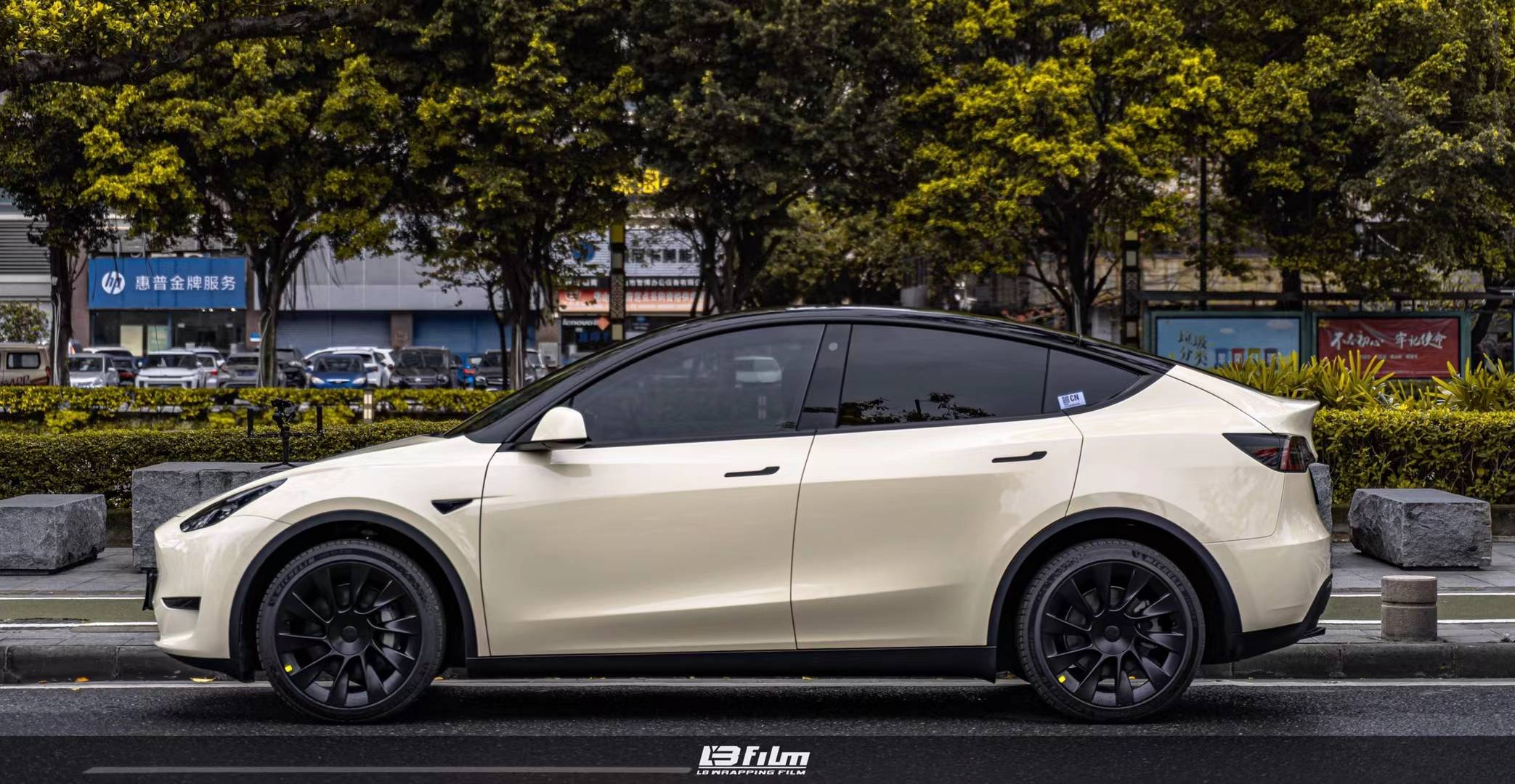 特斯拉modelylbfilm改色膜高亮卡其米兰