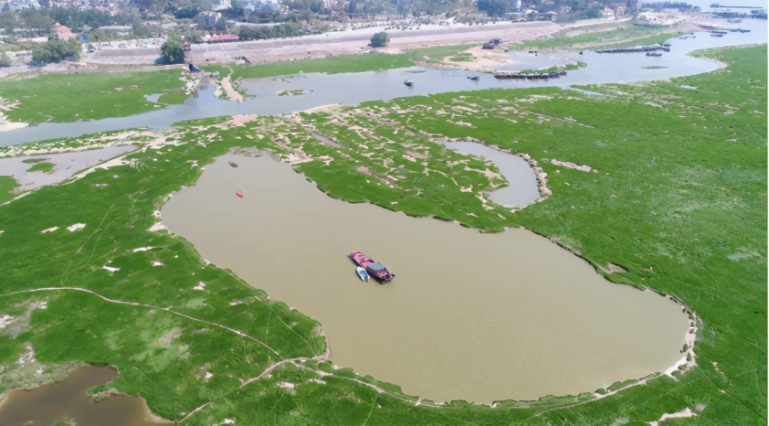 鄱阳湖一水下地宫，每年仅显现一次，水下浸泡千年依然屹立不倒