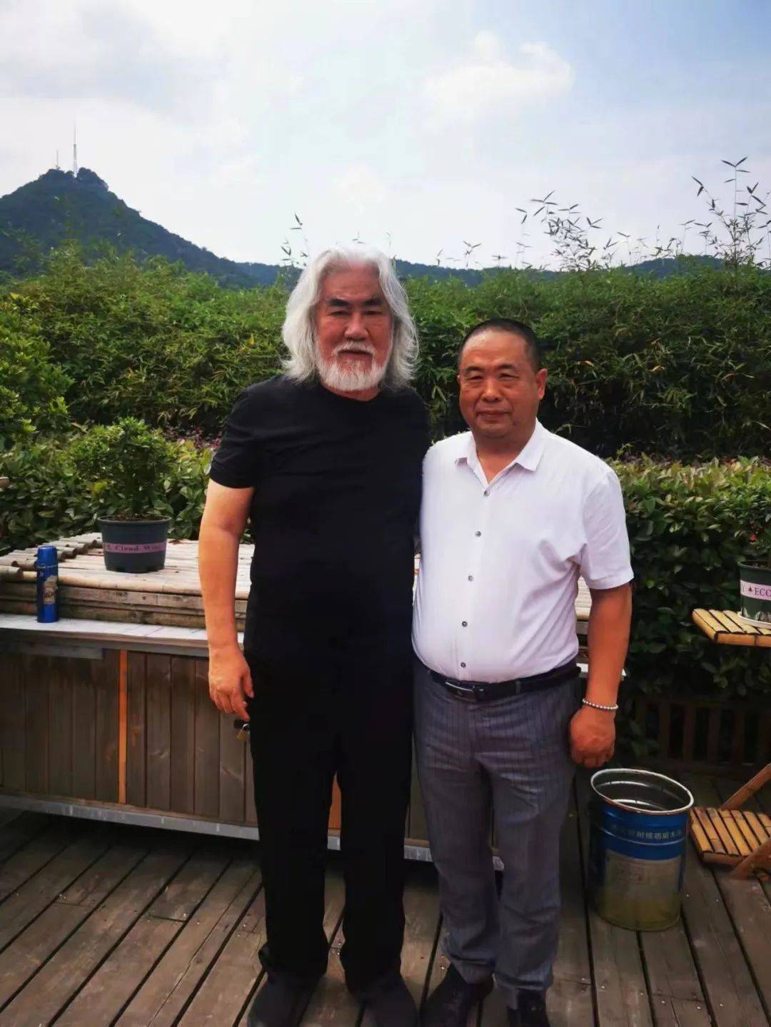 原创杭州爱情诗歌之旅圆满成功张纪中夫妇倾情支持三大诗社联合举办