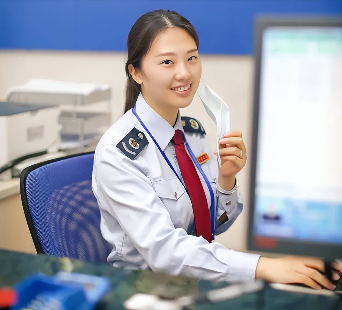 每个人穿衣打扮的风格都不同,而公务员的形象又是公务系统的脸面,如果