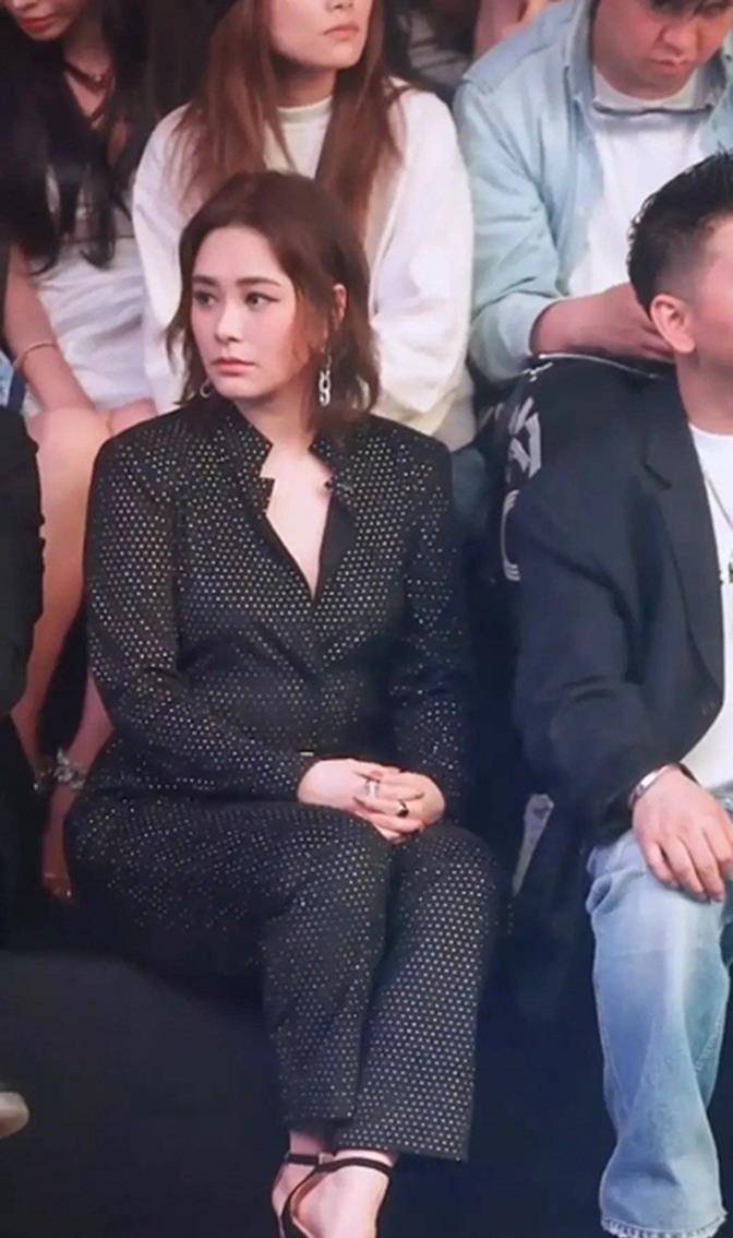 阿娇分手后放飞自我,长胖20斤的她身材似大妈,腰粗