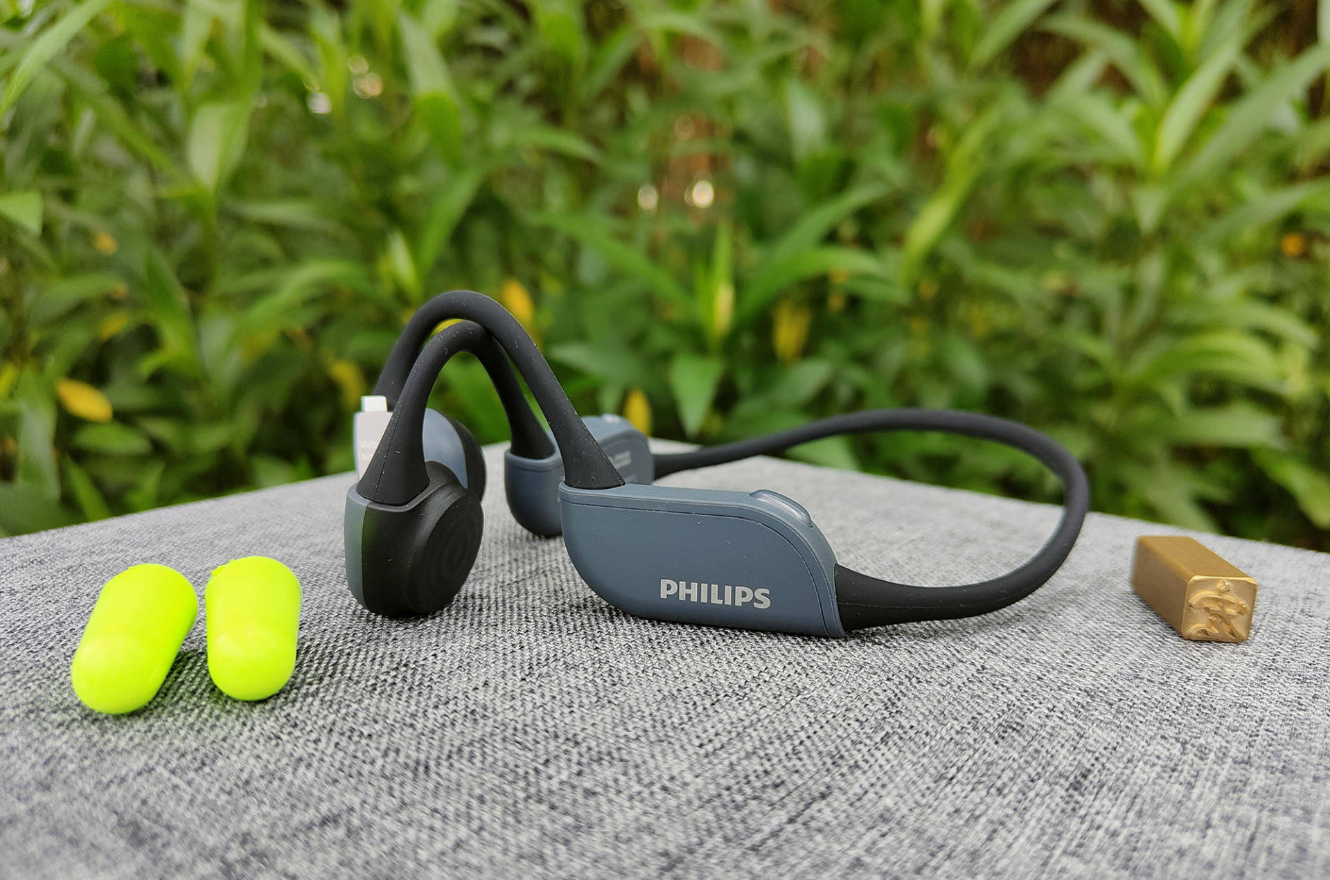 开放听音自带夜跑灯飞利浦a6606骨传导耳机体验为运动而生