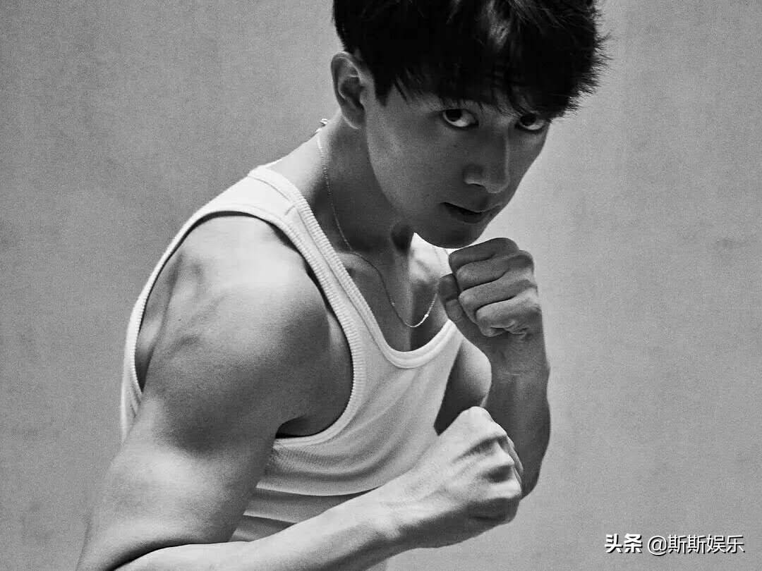 原创明星情人节自拍刘昊然真实魏大勋精致而他的照片过于暖心