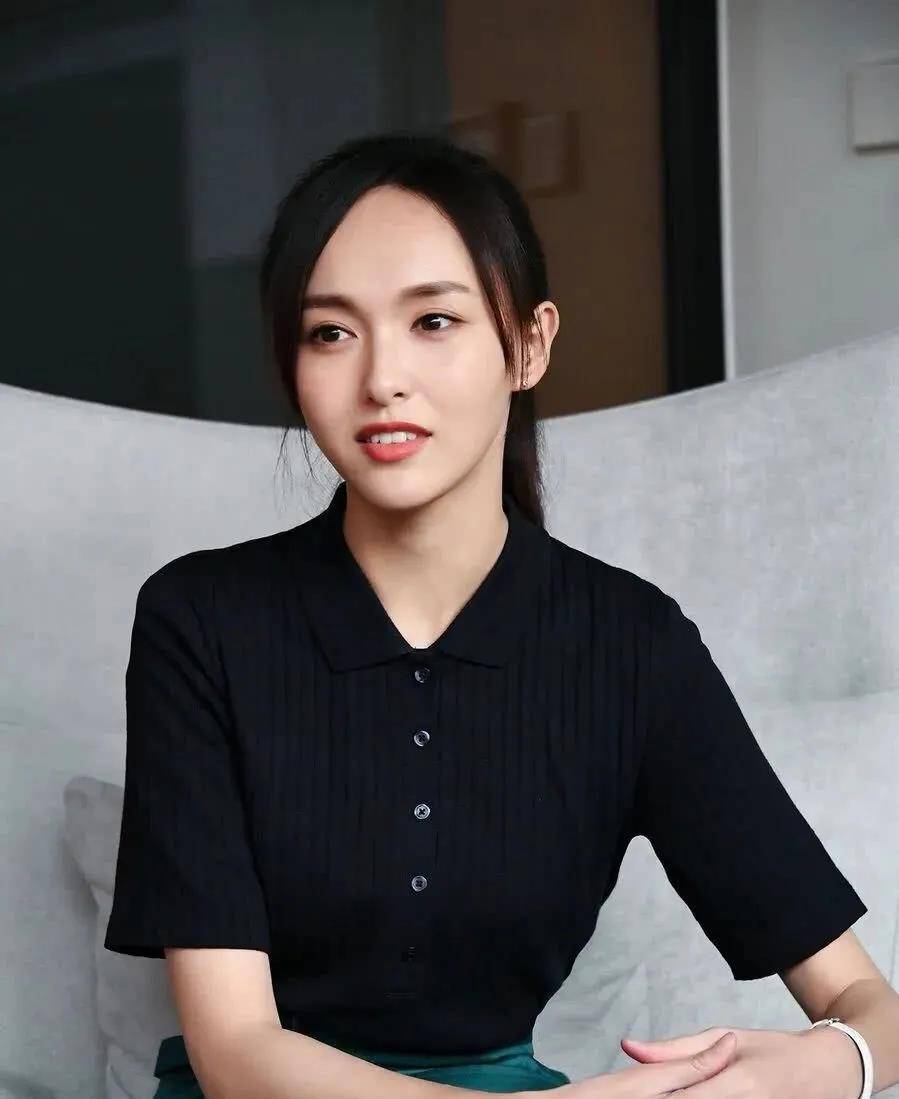 唐嫣近况终于现身,身材大走样臃肿不堪,网友:胖到认不出_裙子_连衣裙