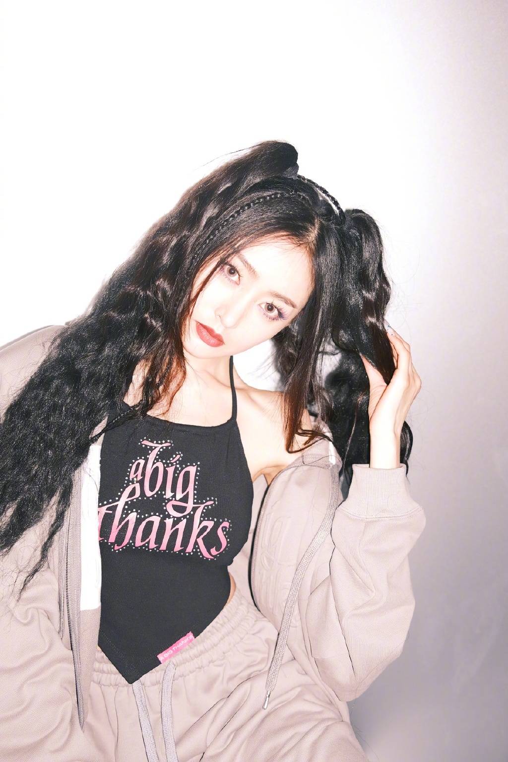 原创张天爱有门面感觉了双马尾灰色美瞳拿捏精髓评论全是喊老婆