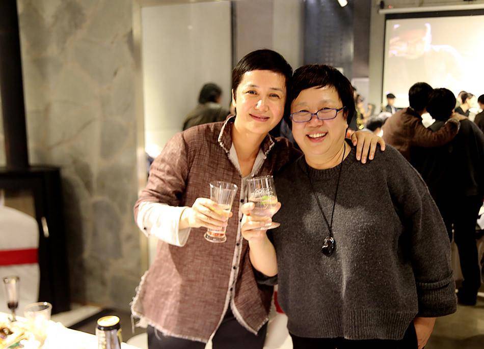 常继红和蒋雯丽王阳第一次见赵宝刚导演,就是经常继红介绍.