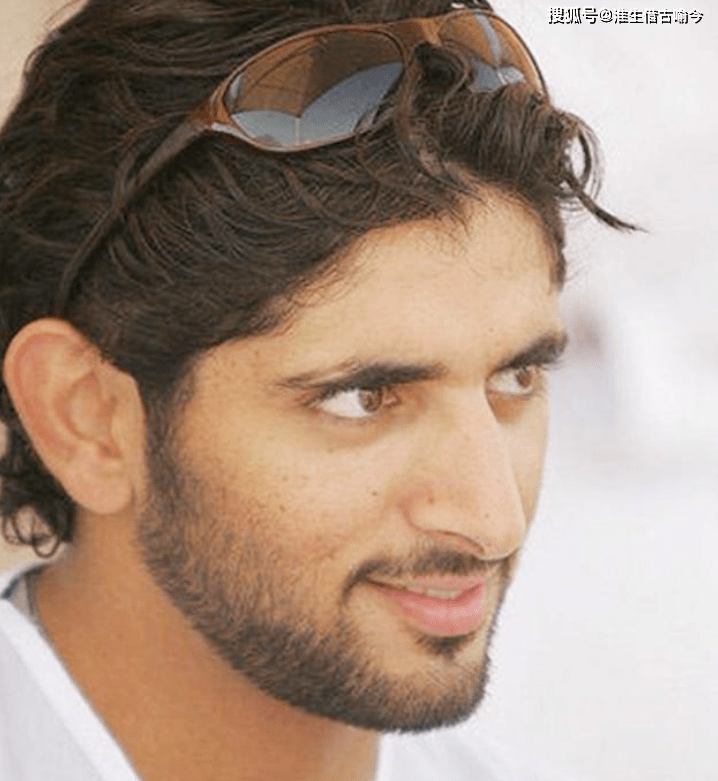 在哥哥葬礼上迪拜王子哈曼丹哭红了眼,俩人曾为表妹结仇_拉希德_谢克