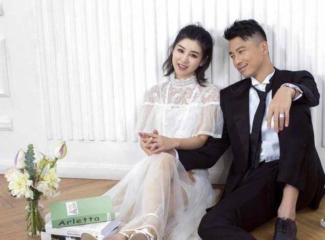 十年配角,片酬不及他人一半,现与36岁丈夫幸福美满_李小萌_王雷_老公