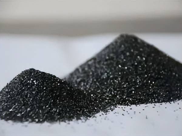 随着第三代半导体技术的成熟,碳化硅和氮化镓逐渐在服务器电源中开始