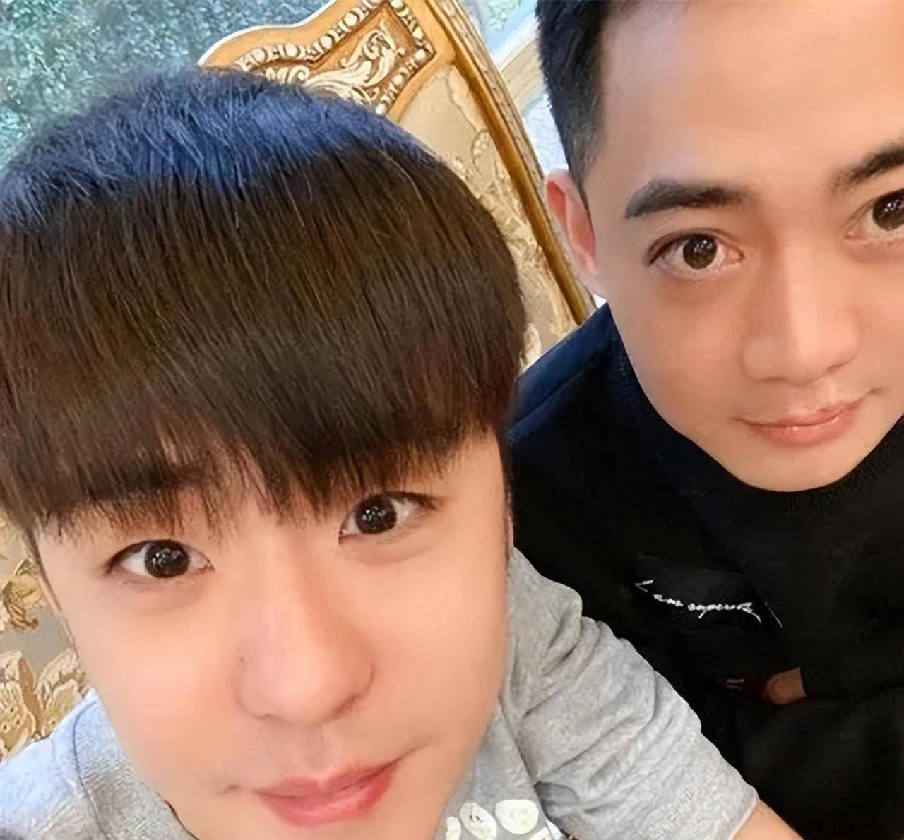 原创德云社孔云龙发视频用趁着当背景乐张云雷唱的还真像我