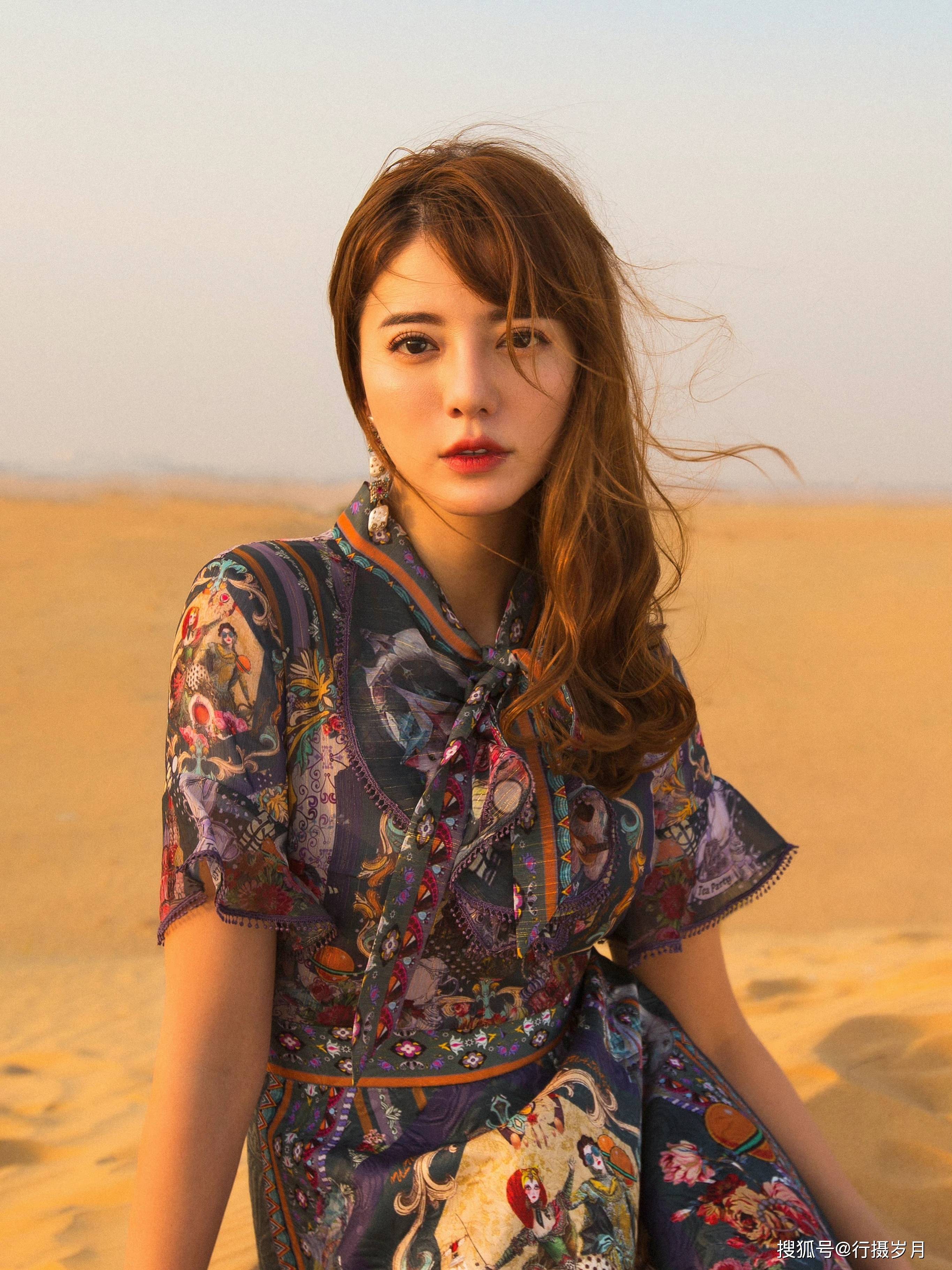 我以一种守望荒凉的姿势,感悟红尘中那一抹爱的绯红_岁月_沙尘_世界