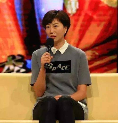 女排接应二传李珊,她的母亲培养她,适度的强硬意味着正确的人生_时候